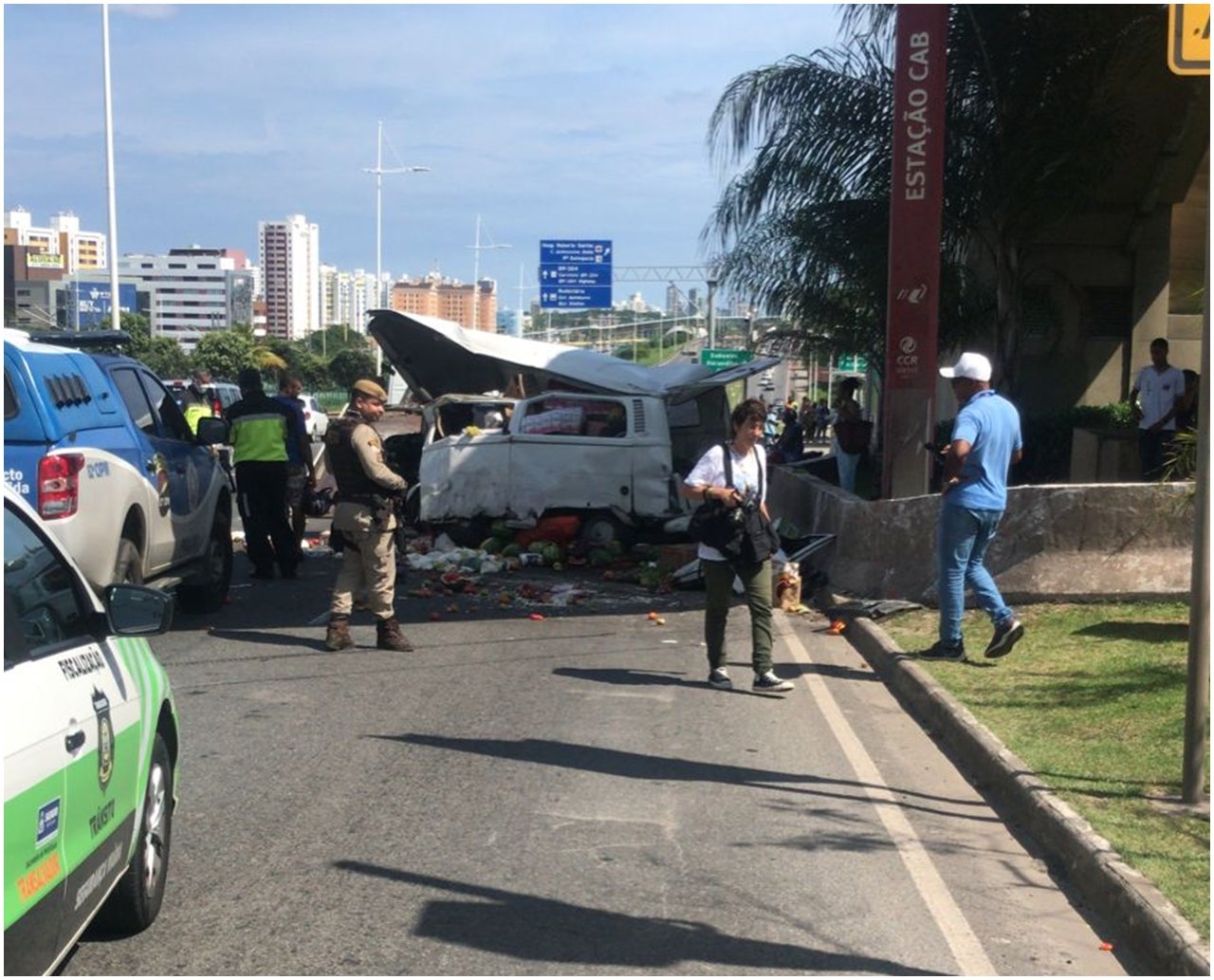 Motorista fica preso às ferragens após grave acidente com veículo na Avenida Paralela