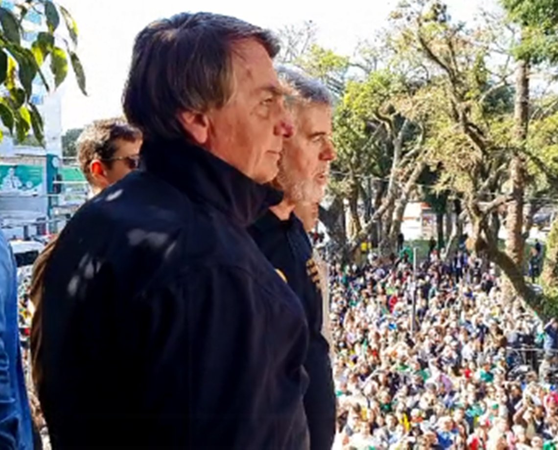 Bolsonaro volta a dizer que "só Deus" o tira da presidência durante Marcha Para Jesus