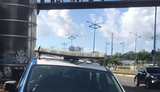 Homem é assassinado em passarela de pedestres da Avenida Heitor Dias, em Salvador