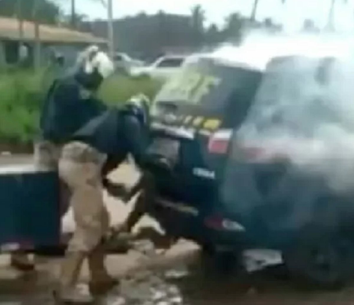 Homem morre após ser sufocado com gás em porta-malas de viatura da PRF; veja vídeos 