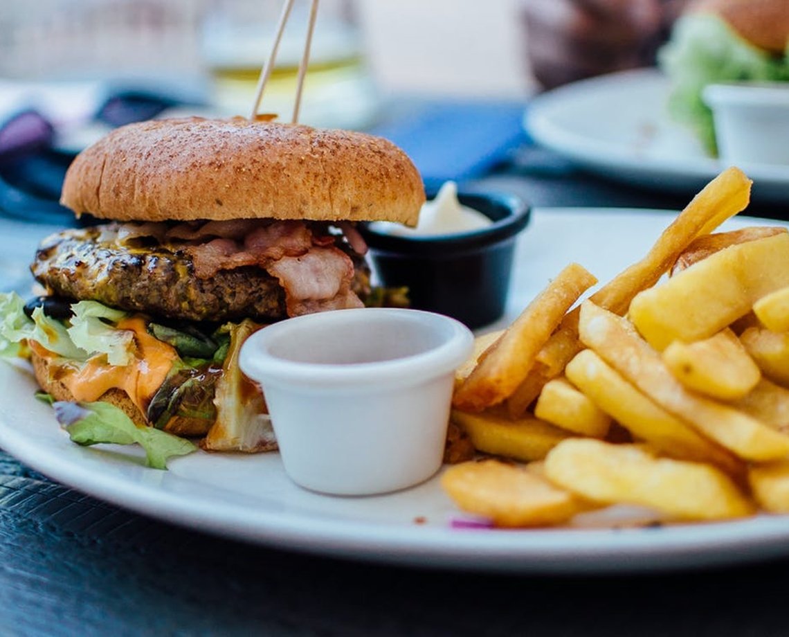 Veja descontos do Dia do Hamburguer em Salvador; compras serão revertidas em cestas básicas