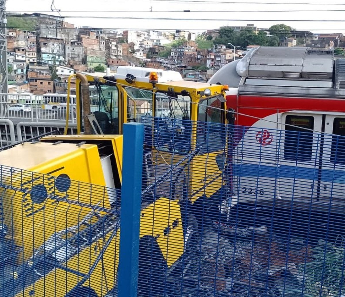 Acidente envolvendo trem do Metrô deixa feridos em Salvador; veja vídeos  