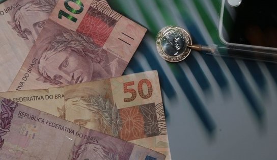 Desemprego no Brasil cai, mas rendimento médio do trabalhador também; veja dados do IBGE