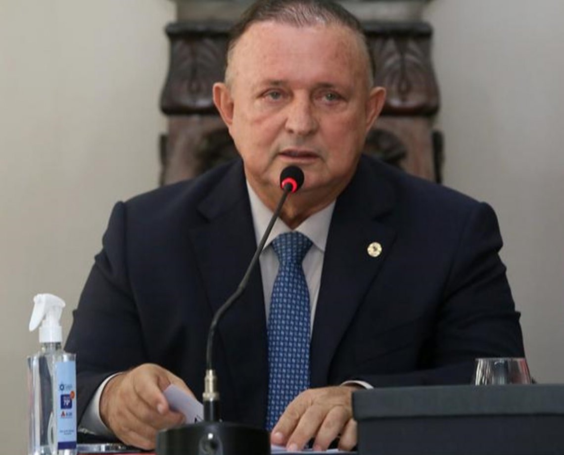 Diário revela viagem surpresa de presidente da AL-BA para fora do País