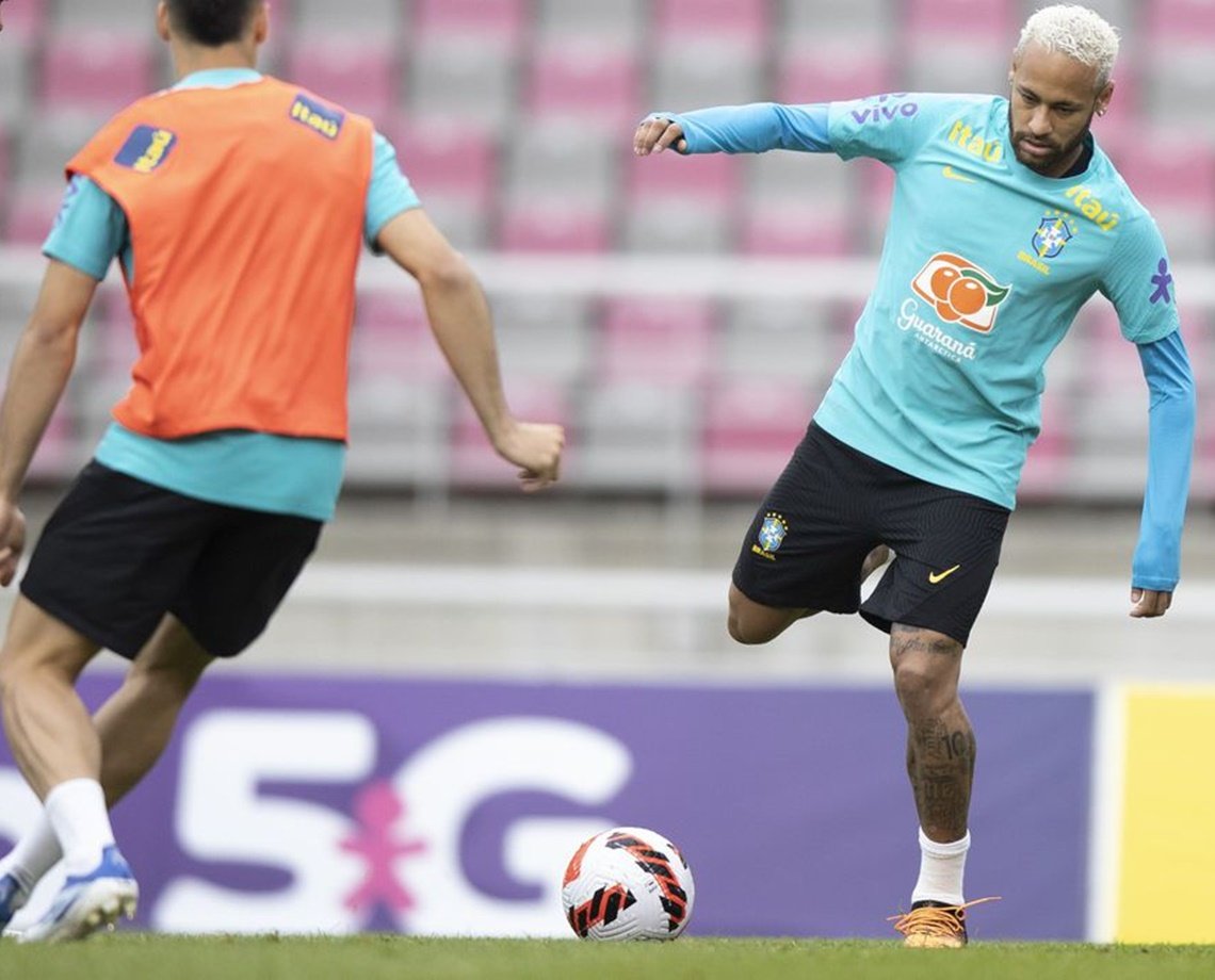 Neymar se machuca durante treino e pode desfalcar seleção nesta quinta, contra a Coreia do Sul