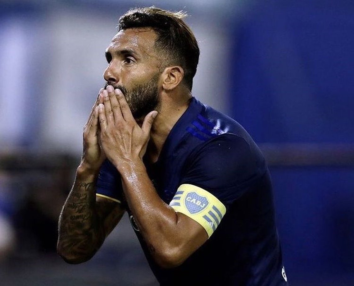 Ex-Corinthians e Boca, argentino Carlitos Tévez oficialmente “pendura as chuteiras”