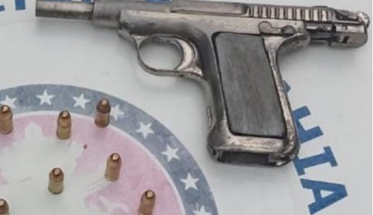 Adolescente é preso com pistola, carregador e munições no bairro da Liberdade