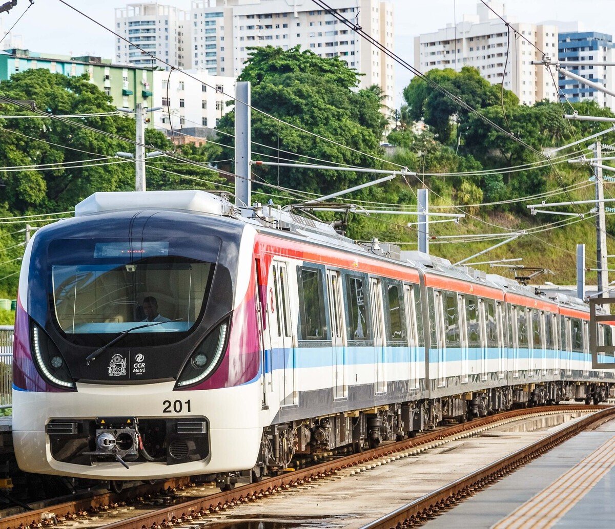 Furto de cabos causa lentidão no Metrô de Salvador; sistema enfrenta terceiro problema em sete dias 