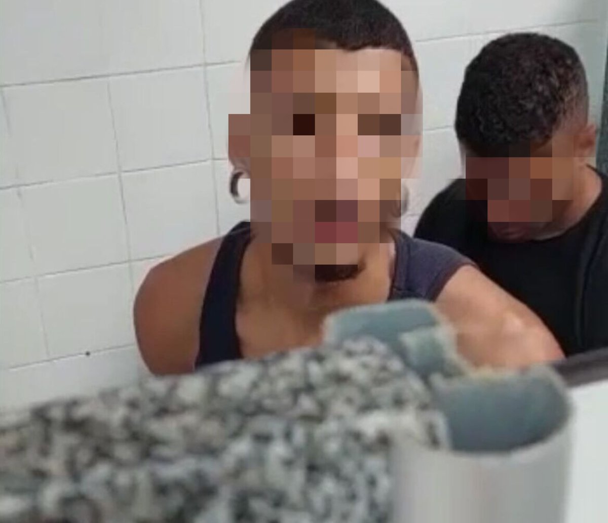 Mais um "banheirão": dois homens são flagrados durante ato sexual em sanitário no metrô de Salvador