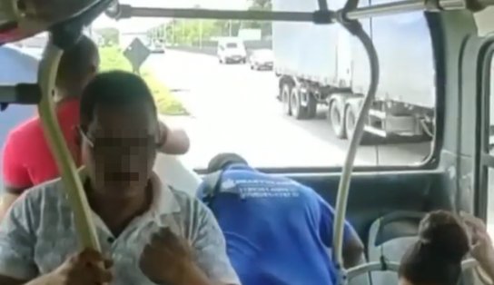 Um dia antes do aumento na tarifa das passagens, vidro de ônibus estilhaça e machuca passageiros na RMS 