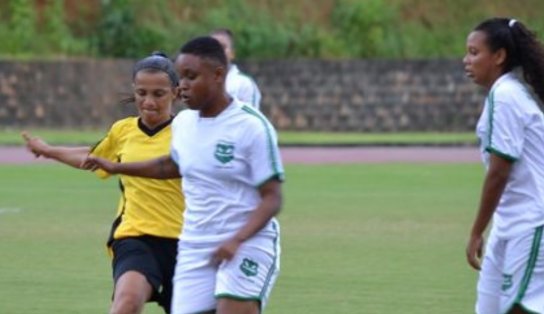 Times femininos de futebol estreiam nesta segunda no estádio Pituaçu 