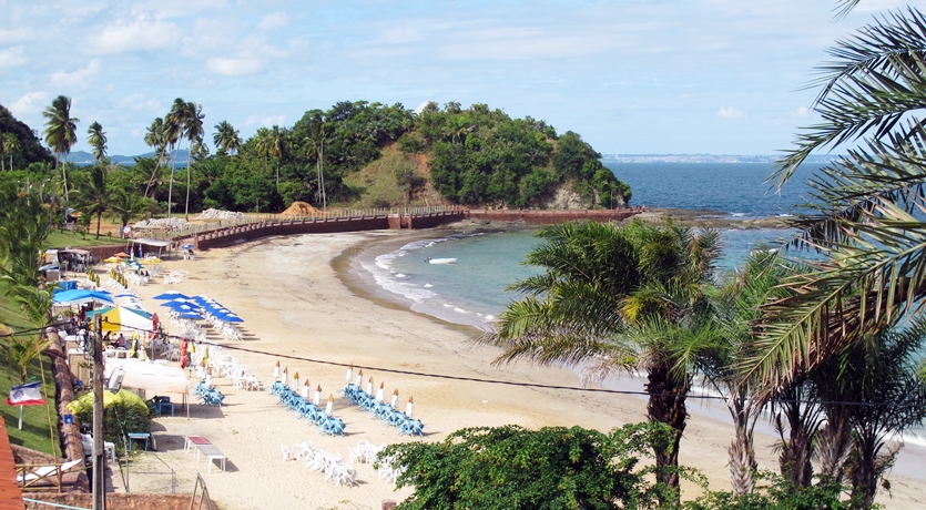 Praia de Salvador recebe placa piloto do selo Bandeira Azul