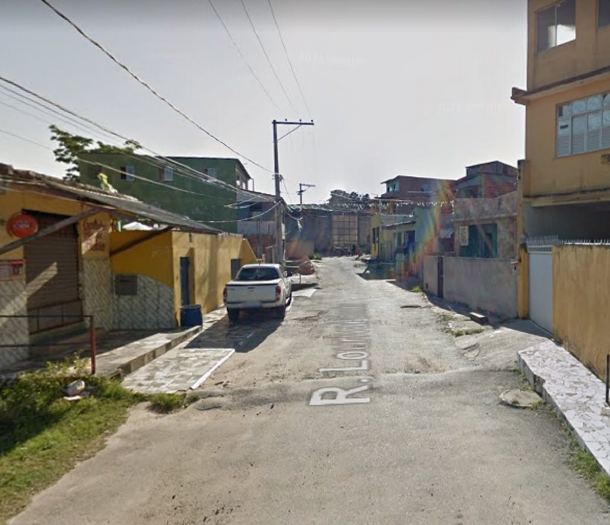 Policial militar é baleado no bairro de Paripe; vítima foi socorrida por morador local