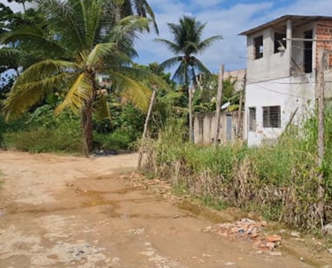  Moradores de Mussurunga reclamam de rua sem asfalto há mais de 20 anos; "quem sofre somos nós"