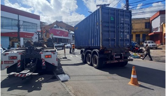 Caminhão quebrado deixa trânsito intenso na região do Largo do Tanque, em Salvador