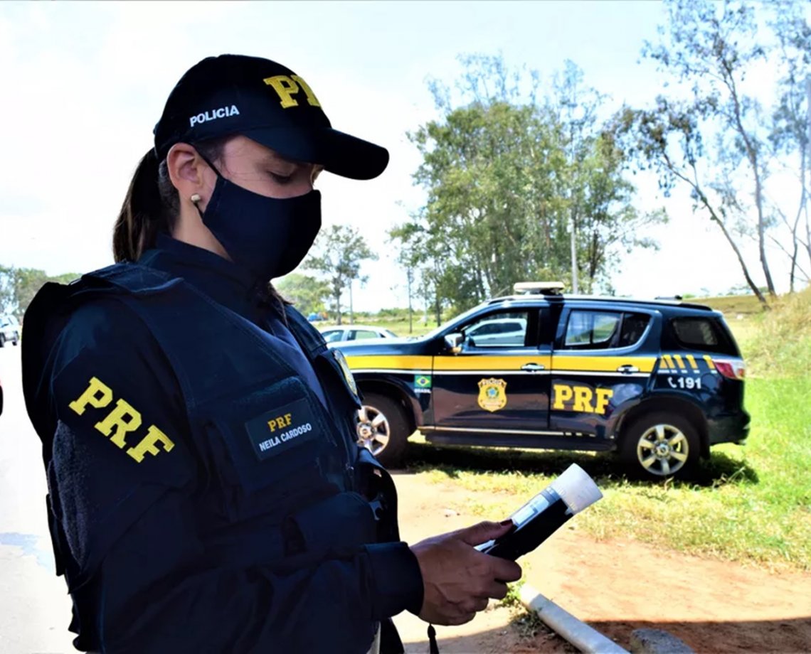 PRF flagra 42 motoristas alcoolizados em rodovias federais da Bahia durante feriado