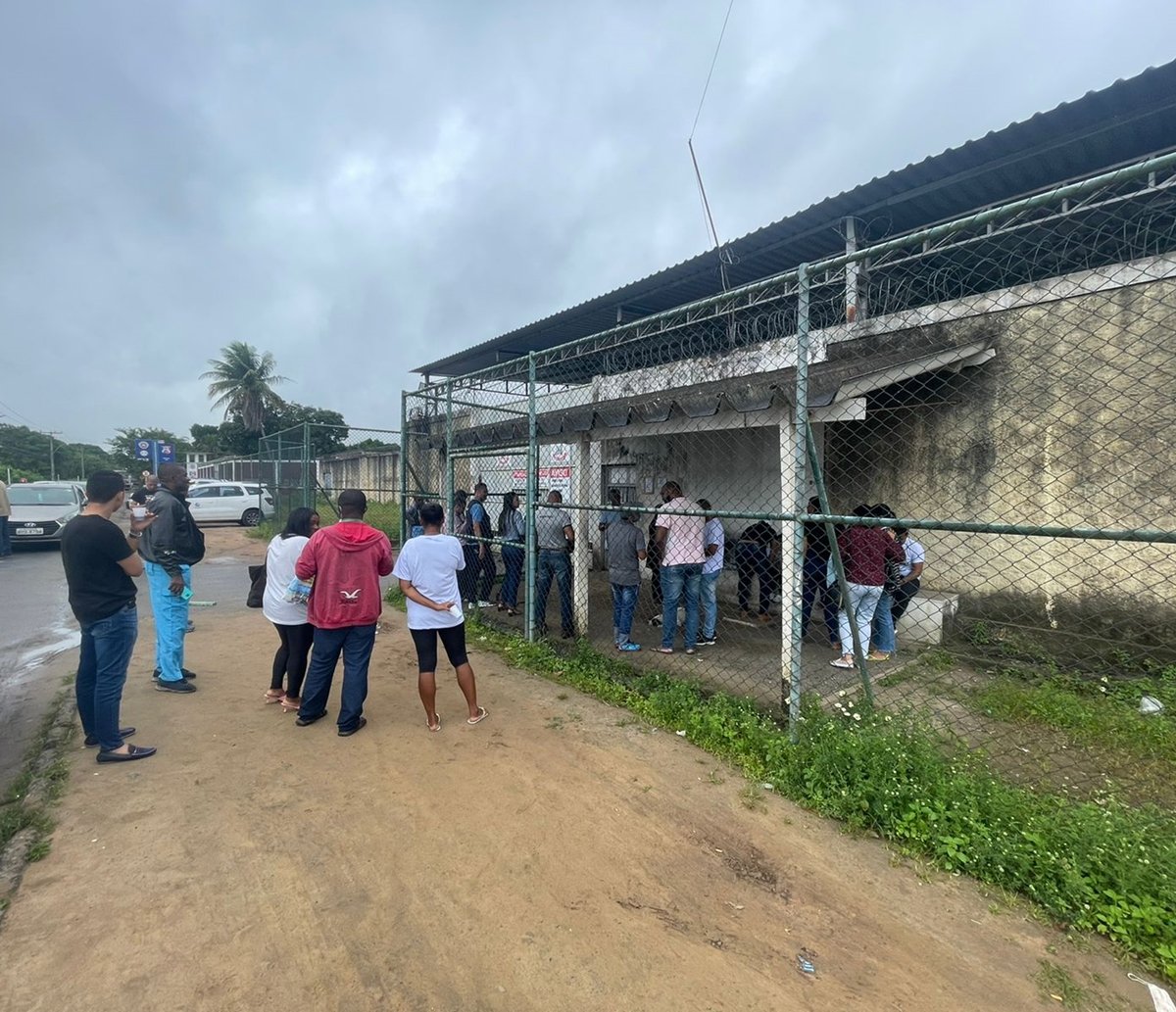 Obrigado a dirigir para bandidos, motorista de app é solto após ficar nove meses preso em Feira de Santana; "liberdade não tem preço" 