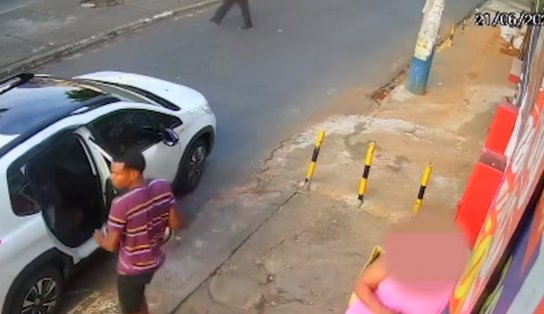 Homem é abordado com arma de fogo e perde pertences, mas continua tomando sua "cervejinha" em Salvador; veja vídeo 