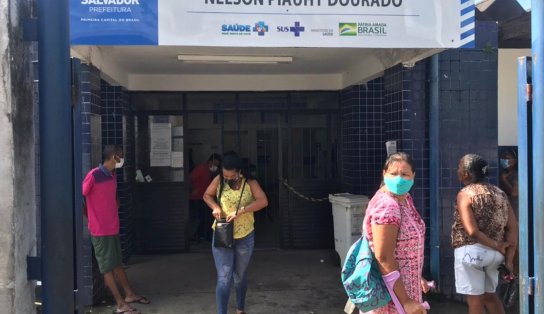 Suposto integrante do tráfico ameaça servidor após ser proibido de entrar em unidade de saúde sem máscara em Salvador  