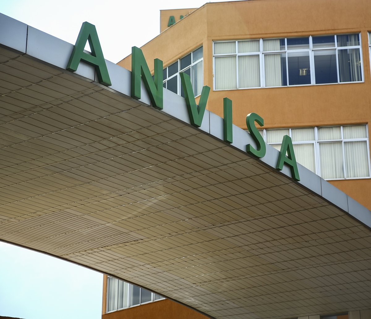 Anvisa determina o recolhimento de lotes de anti-hipertensivo contendo losartana das farmácias 