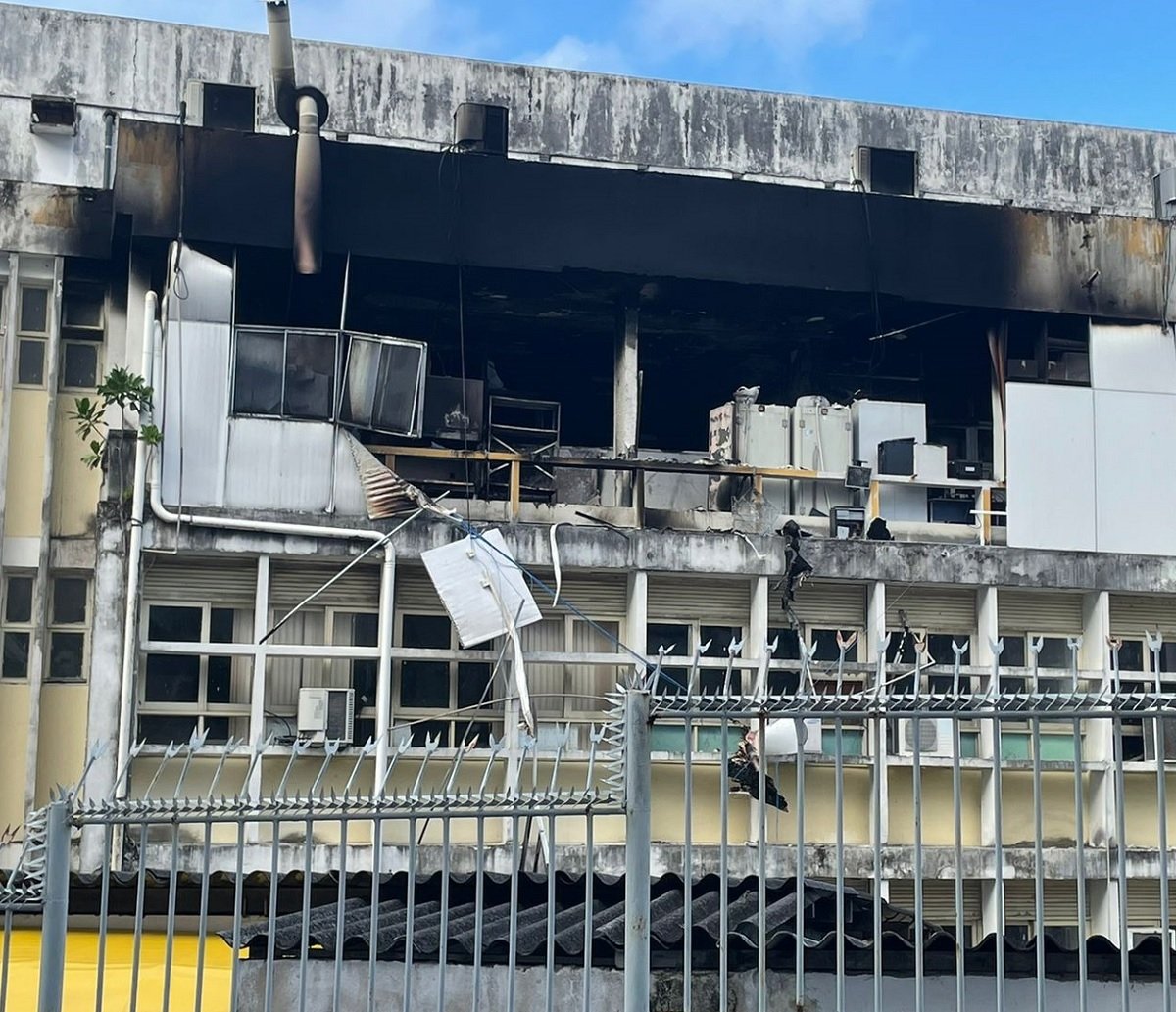 Incêndio atinge laboratórios do Instituto de Ciências da Saúde da Ufba, em Salvador