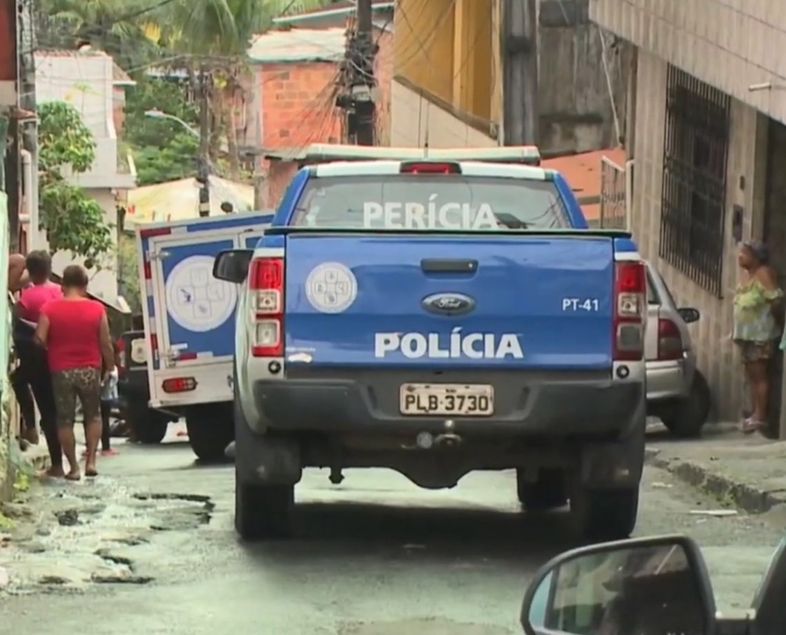 Homem é retirado de casa e executado em Salvador; polícia apura se ele foi vítima do "tribunal do crime"