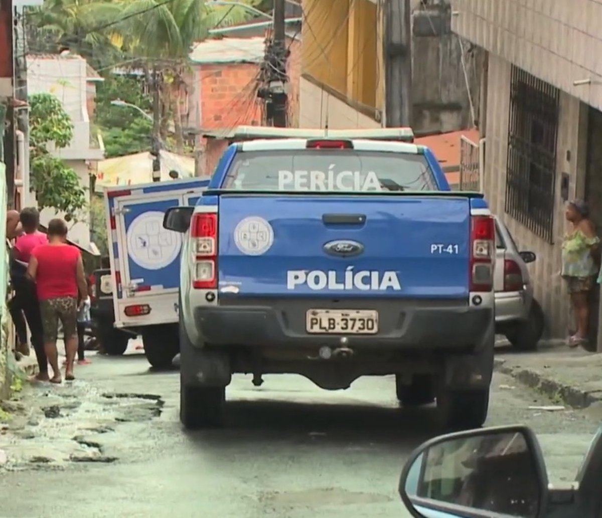 Homem é retirado de casa e executado em Salvador; polícia apura se ele foi vítima do "tribunal do crime"