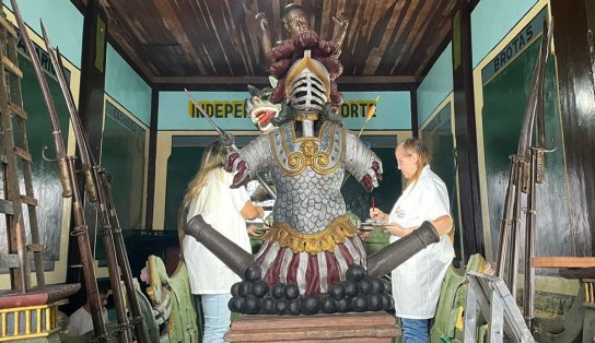 Caboclo e Cabocla, importantes figuras do 2 de Julho, passam por últimos detalhes para participação do desfile