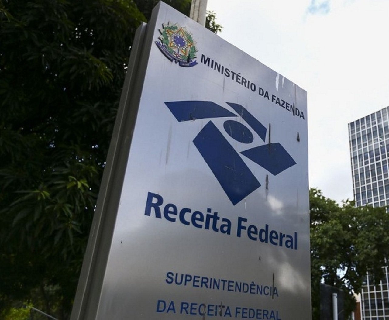 Receita paga nesta quinta-feira restituições do segundo lote do IR 2022, saiba como consultar