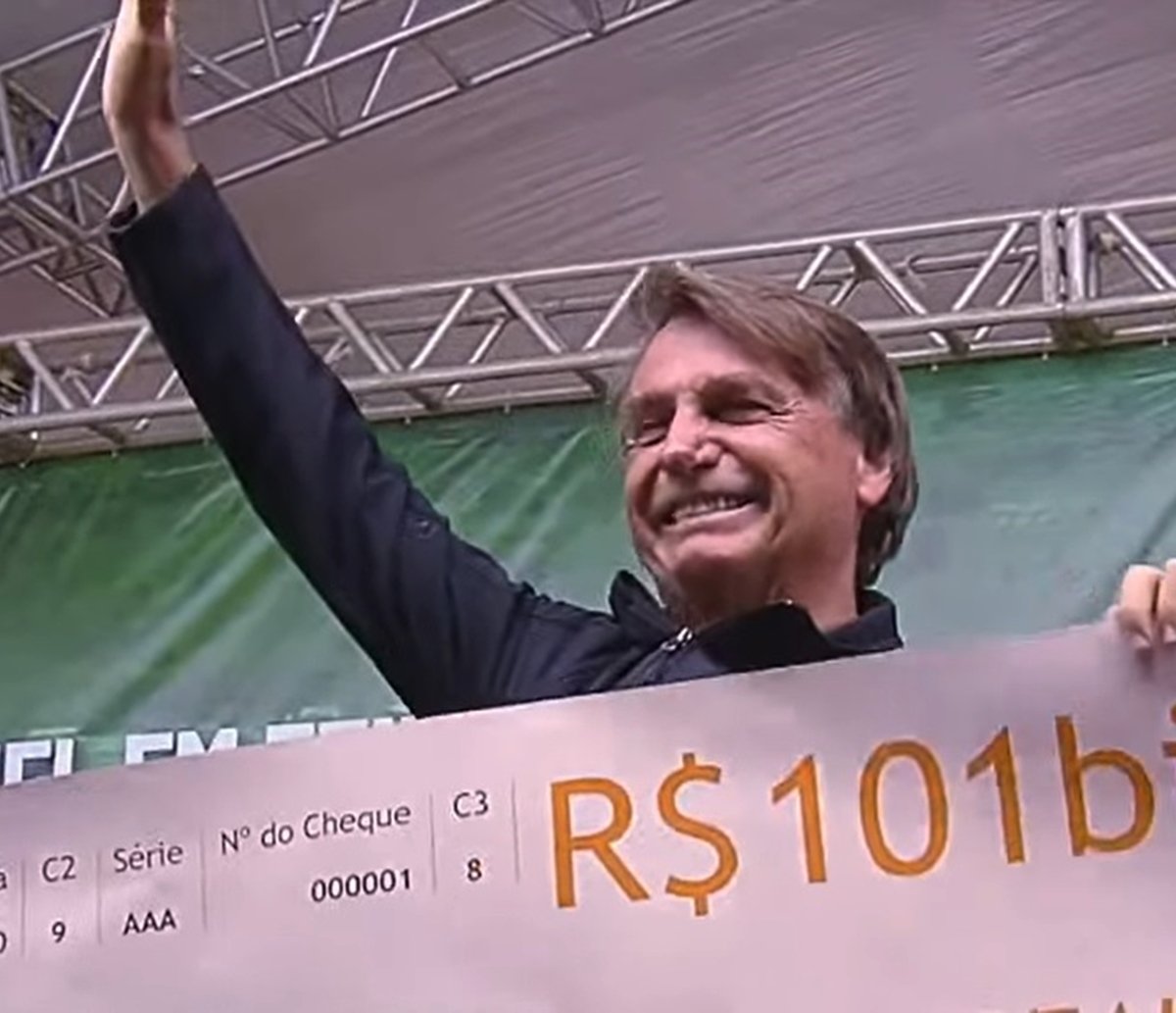 Milhares de pessoas acompanham "motociata" com participação de Bolsonaro em Feira de Santana; assista discurso 