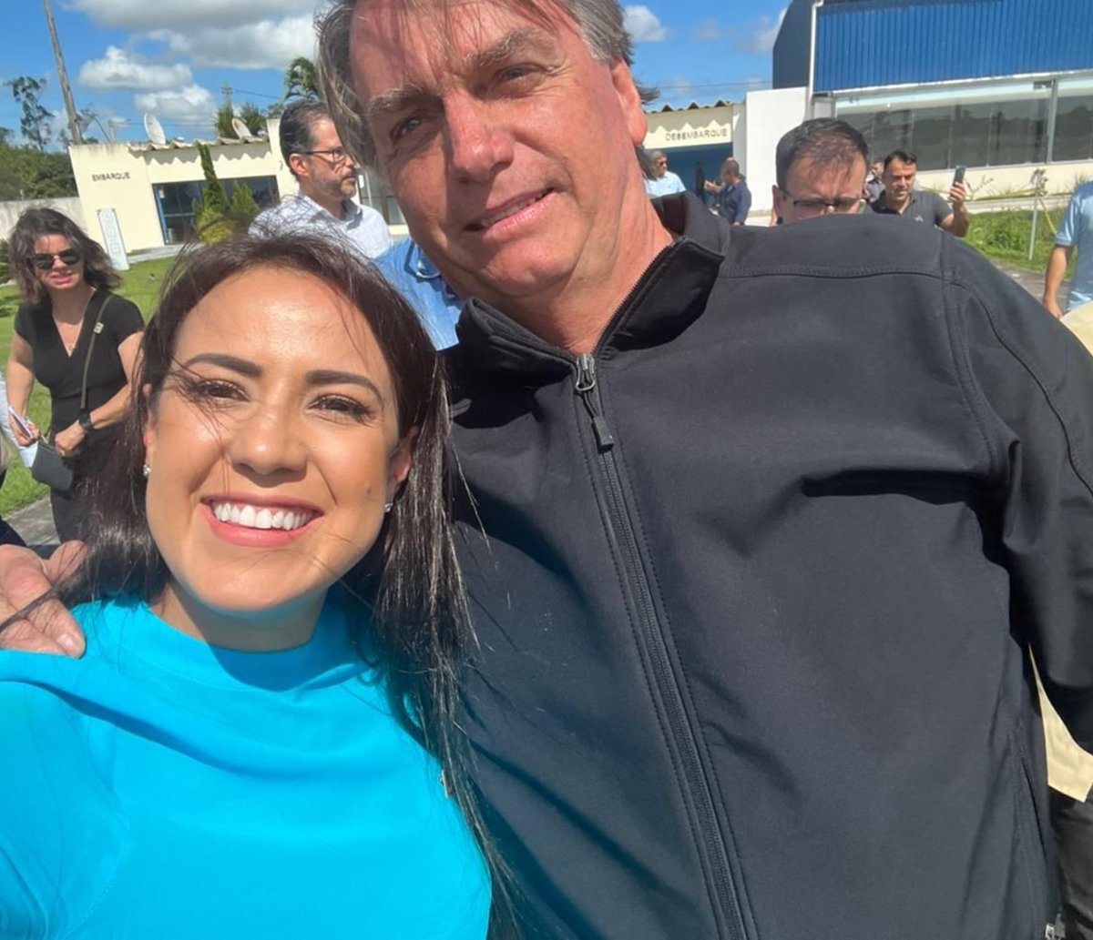 Talita Oliveira cumpre agenda com Bolsonaro na Bahia e cobra a Rui redução do ICMS sobre combustíveis