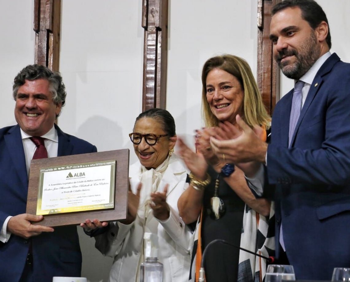 Proposto por Adolfo Viana e Mansur, título de Cidadão Baiano é entregue ao empresário João Eça