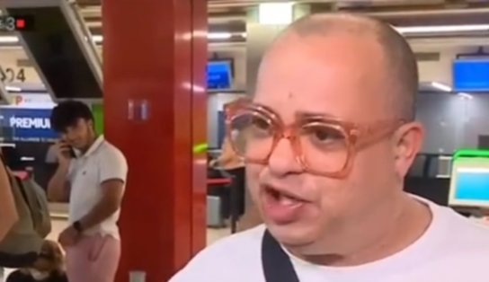 Brasileiro fica preso em aeroporto internacional e viraliza em entrevista: "to com a mesma cueca há seis dias"