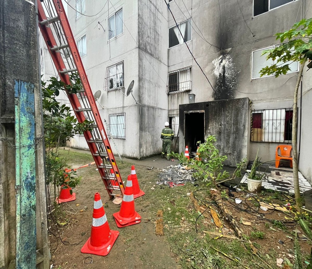 Incêndio em caixa de energia aterroriza moradores de condomínio em Salvador; "gato" pode ter causado incidente 