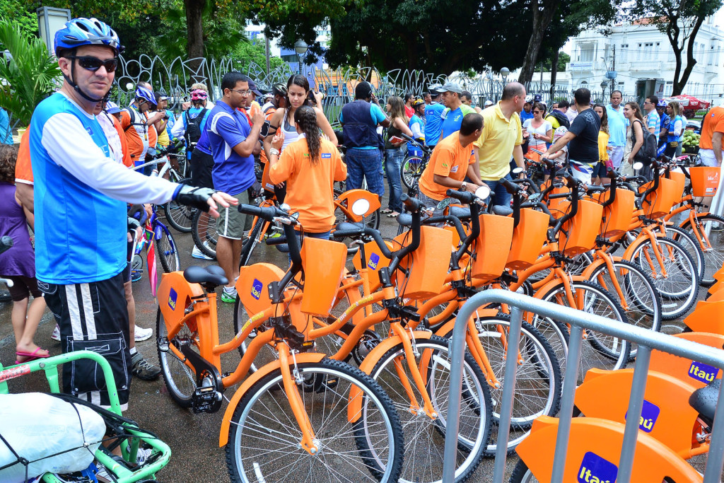 Salvador Vai de Bike à Feira da Cidade em clima de romantismo