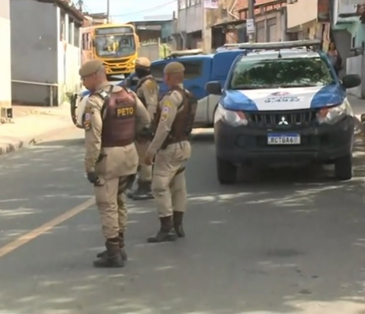 Protesto por jovem supostamente sequestrado pela PM tem confusão após Rondesp chegar com truculência em Salvador; assista 