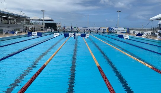 Por que o primeiro Campeonato Brasileiro que seria sediado na Arena Aquática Salvador foi cancelado?