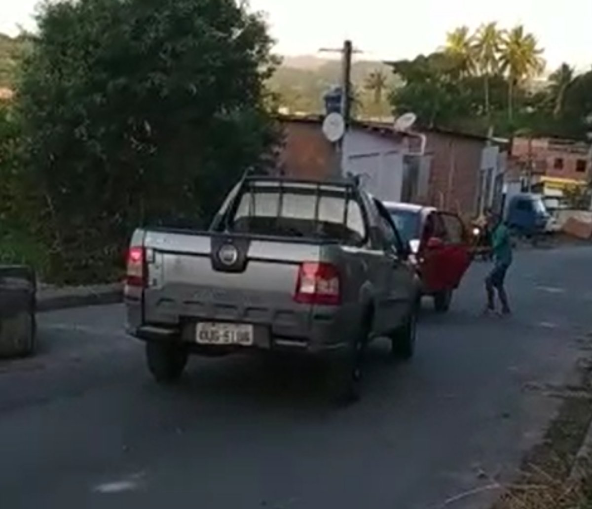 Irmão de vereador é morto após briga de transito no interior da Bahia; veja vídeo