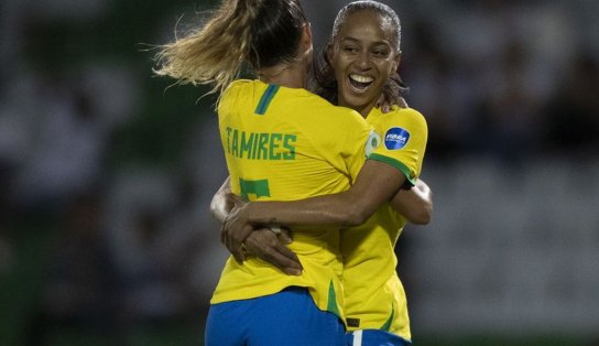 Após cortes, Adriana brilha na Copa América e é eleita melhor em campo na goleada contra a Argentina