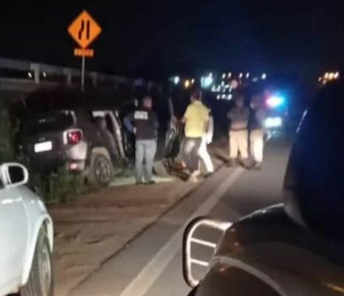 Policial Civil é assassinado a tiros ao lado de carro em Feira de Santana