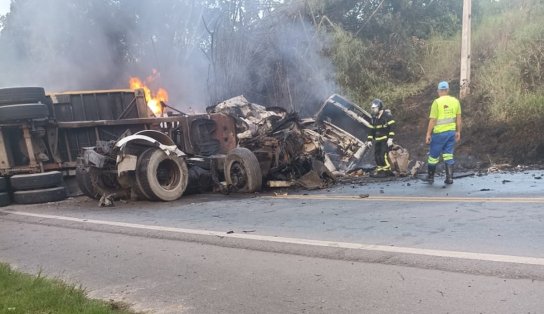 Caminhoneiros morrem após batida na BA-093, em Pojuca; vídeo mostra cenário de destruição  