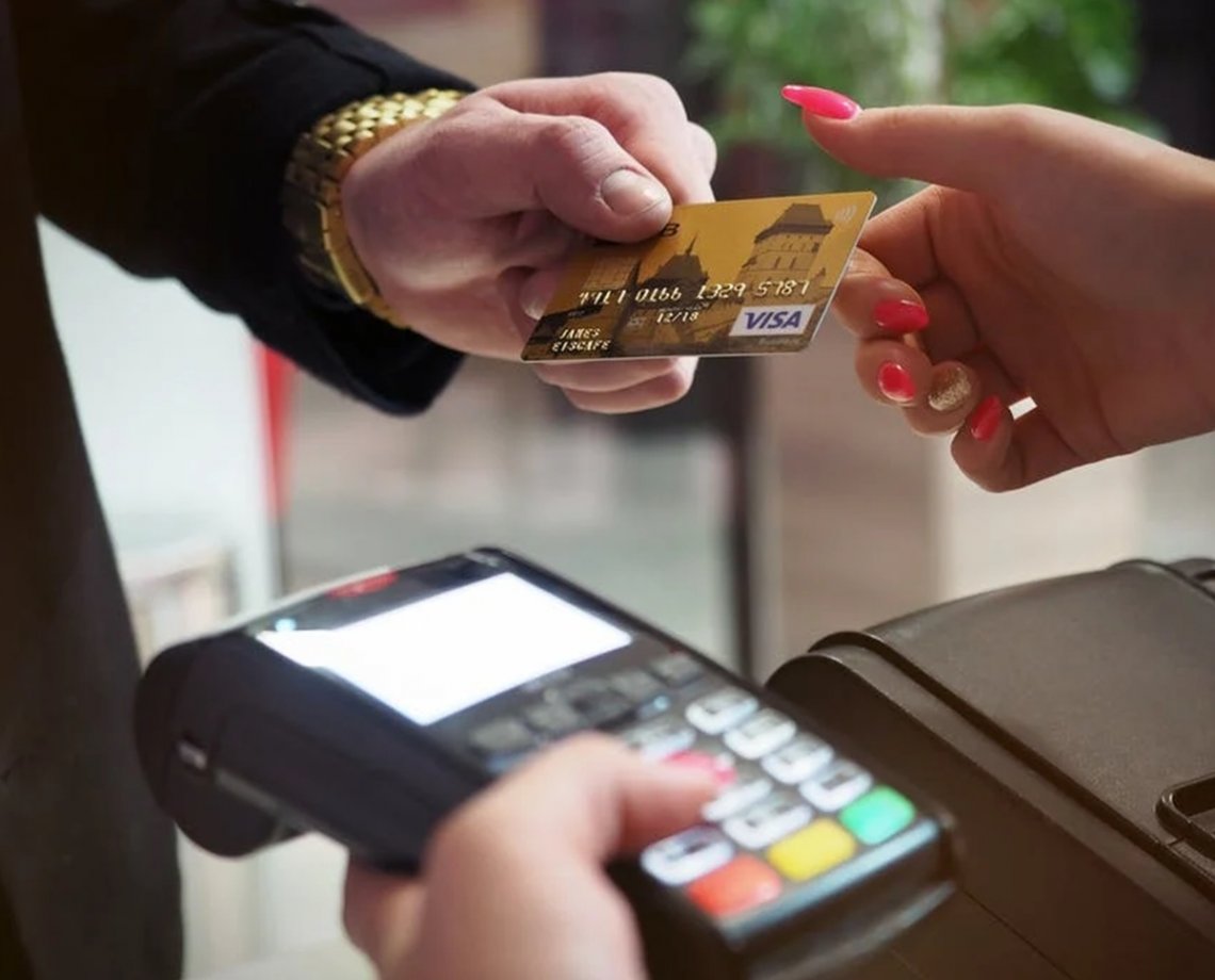 Vítima denuncia quadrilha de mulheres que realiza furto de cartões em Simões Filho