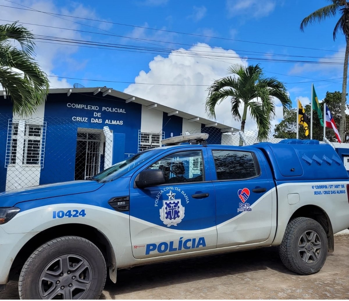 Com uniformes  e documentos falsos, homem que se passava por policial civil é preso em Cruz das Almas