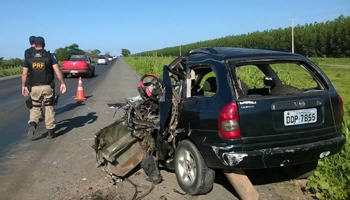 Acidente na BR-242 mata duas pessoas e deixa quatro feridos