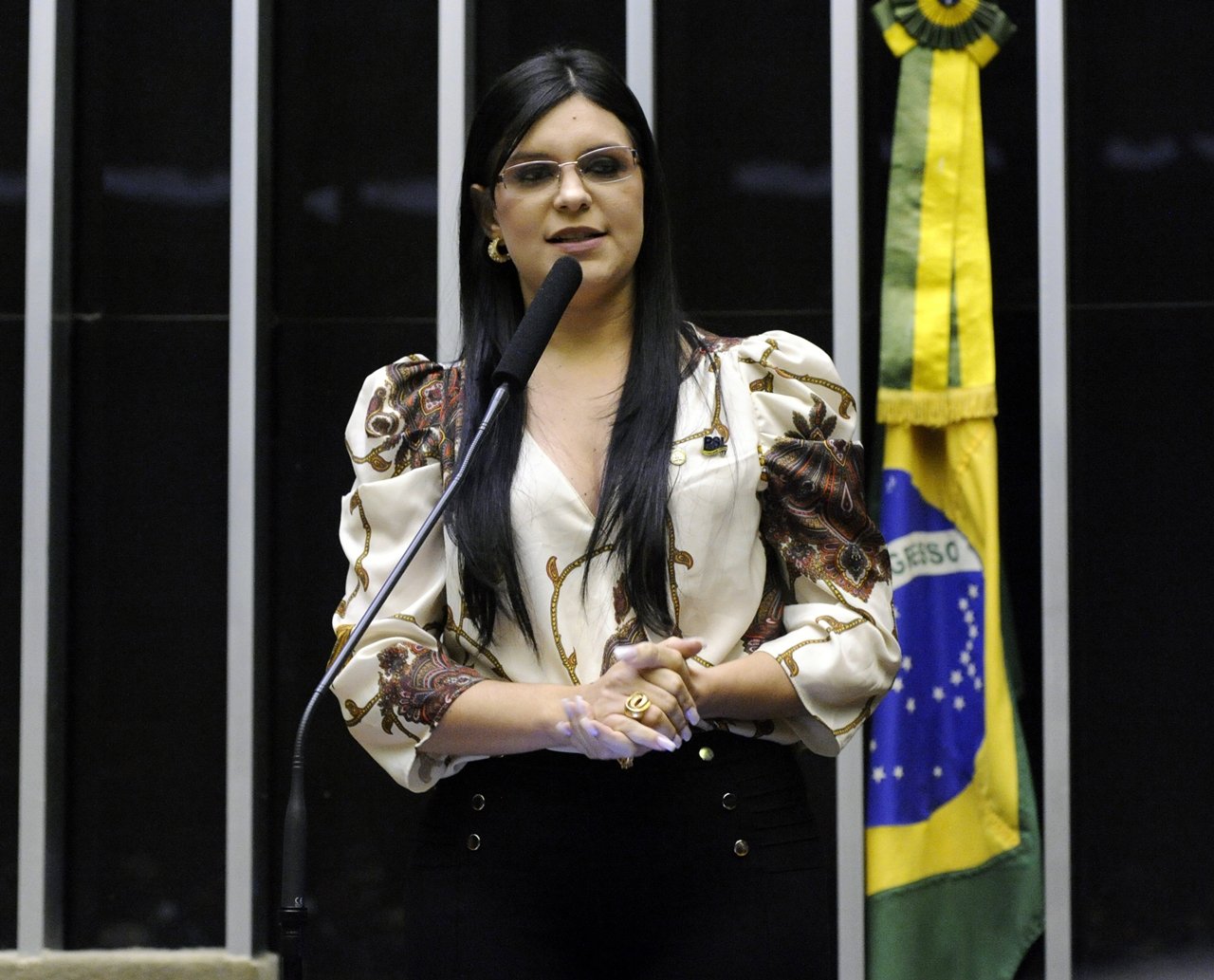 Única baiana contra PEC Kamikaze, Dayane justifica posição; "aprisionamento do povo pela compra de votos". 