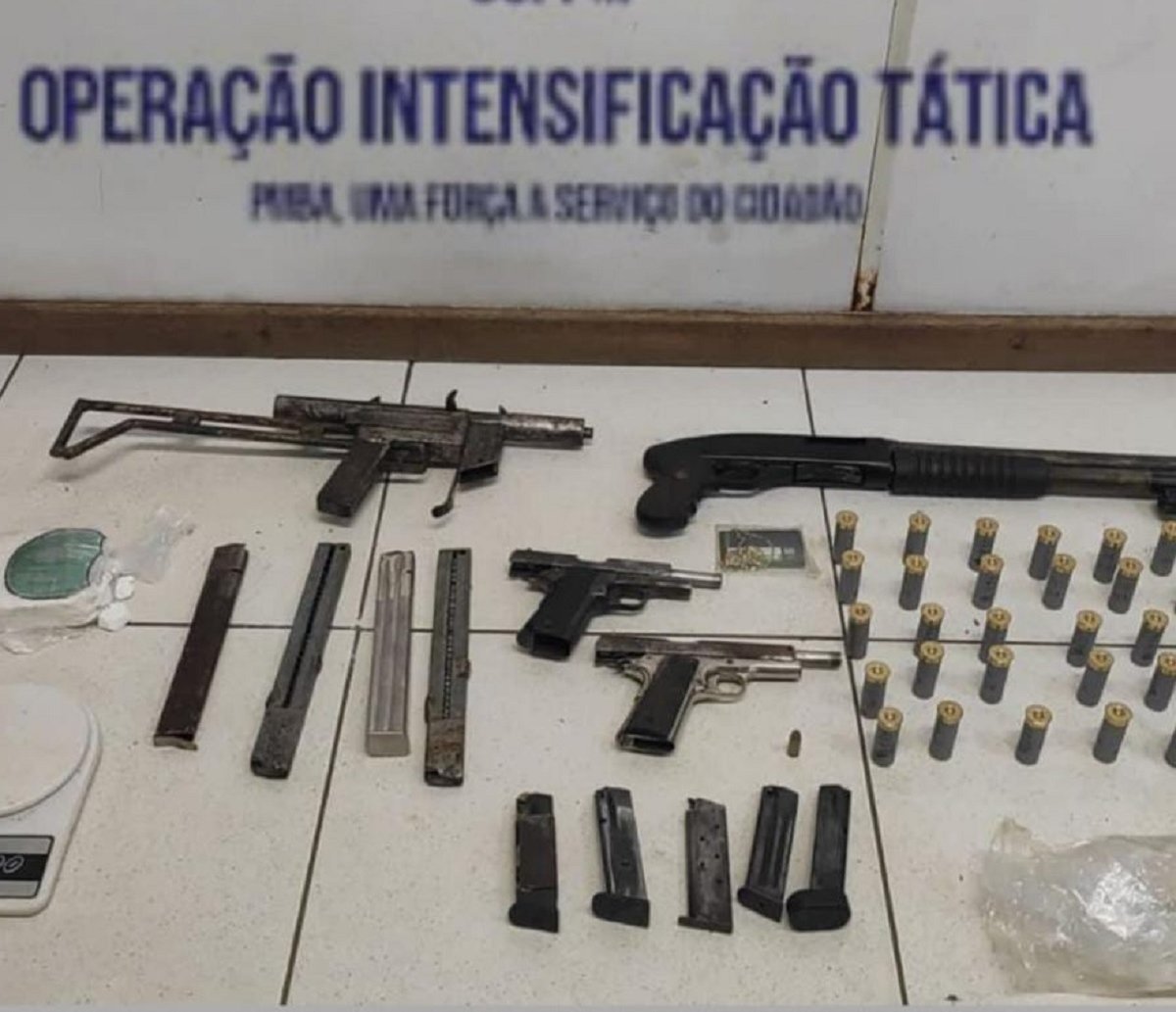 Em Pirajá, PM prende traficante com armas que seriam usadas para atacar criminosos do Rio Sena 