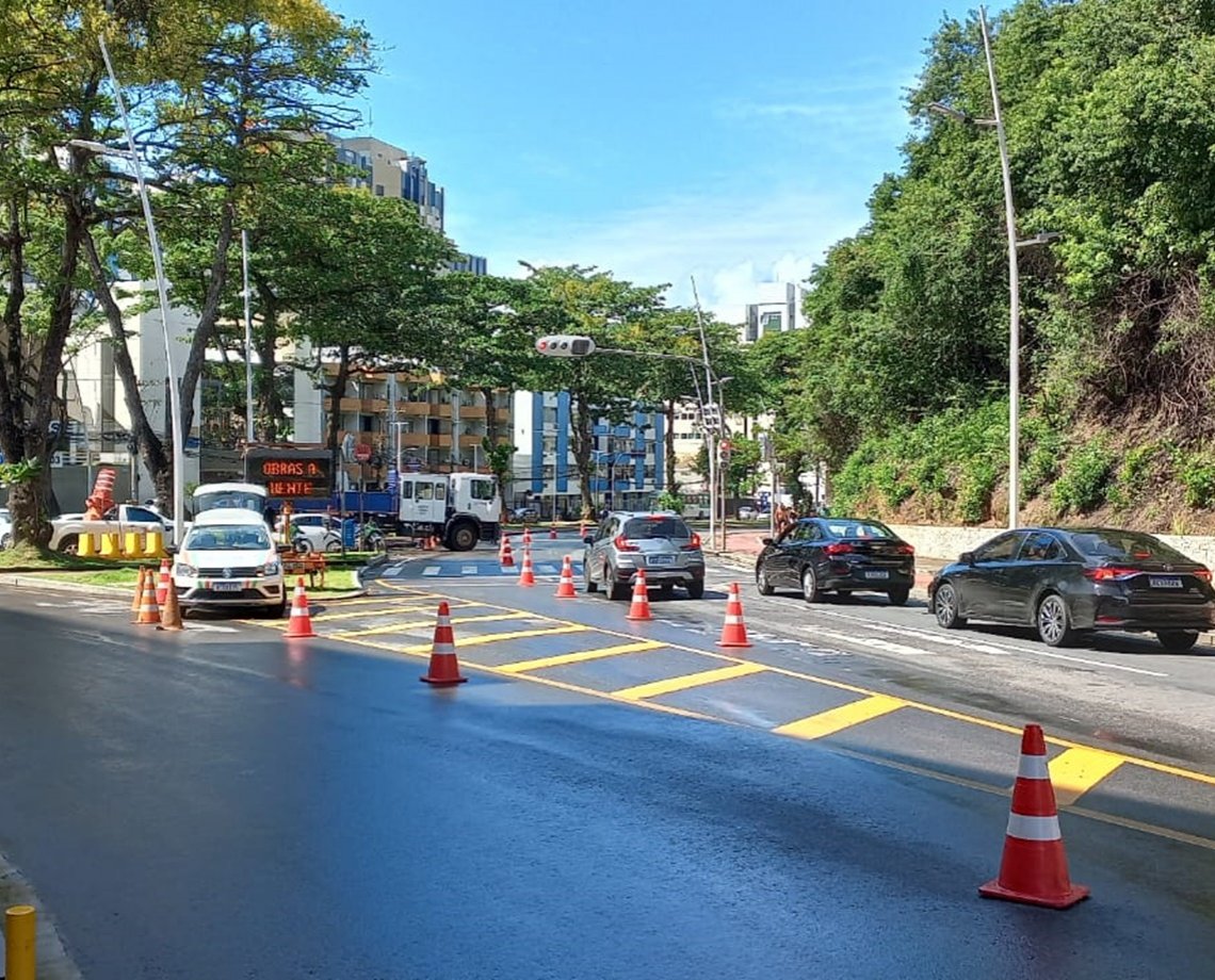 Trânsito passa a ter sentido duplo temporariamente em trecho da Avenida Oceânica 