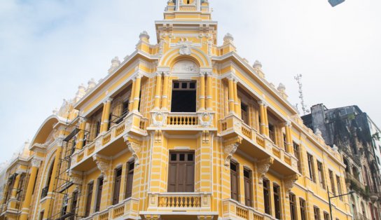 Em processo de restauro, Palacete do Tira-Chapéu abre exposição para público da cidade