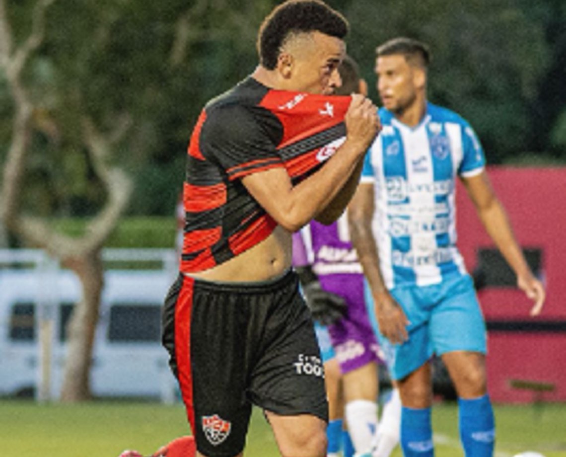 Com Barradão lotado, Vitória vence  Paysandu, faz a festa da torcida e entra na briga do G8 da série C