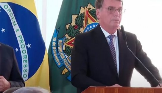 Em evento com embaixadores, Bolsonaro repete falas já desmentidas sobre sistema eleitoral; Fachin fala em 'encenação'